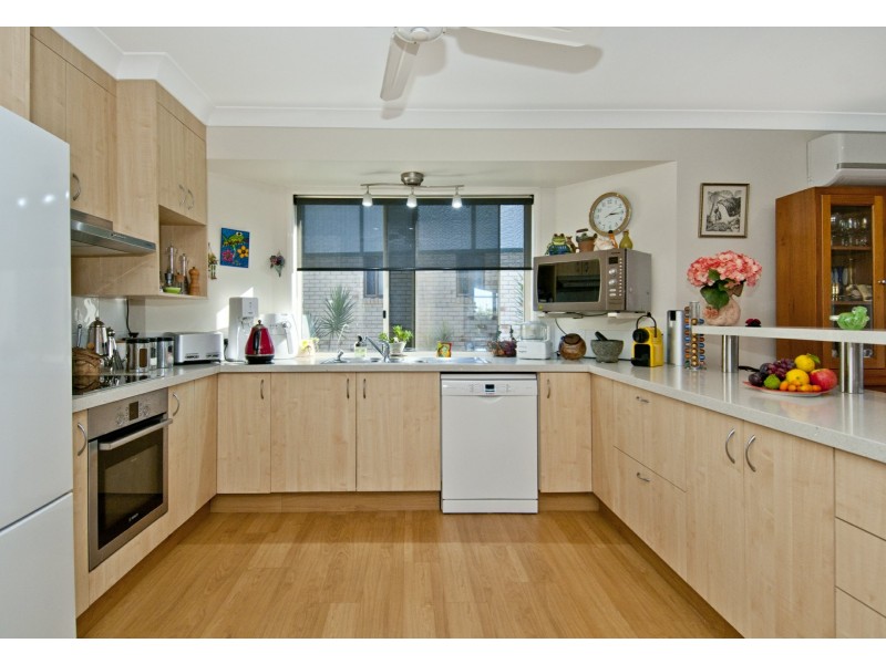 18 Costigan Terrace, Edens Landing QLD 4207