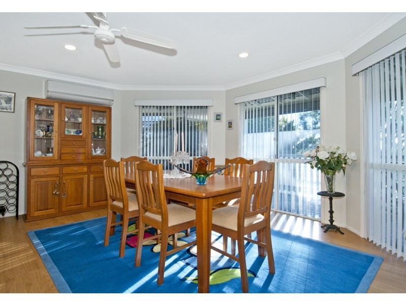 18 Costigan Terrace, Edens Landing QLD 4207