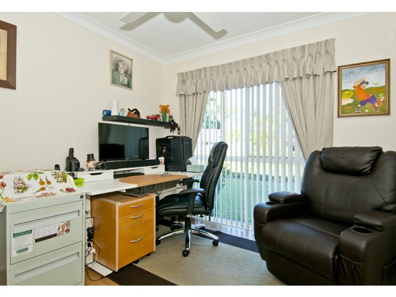 18 Costigan Terrace, Edens Landing QLD 4207