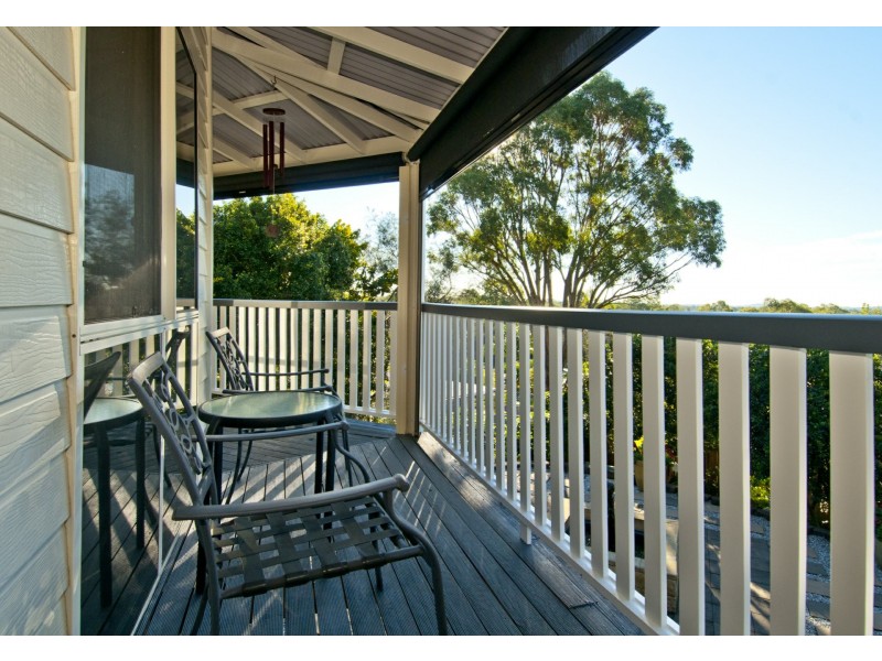 18 Costigan Terrace, Edens Landing QLD 4207