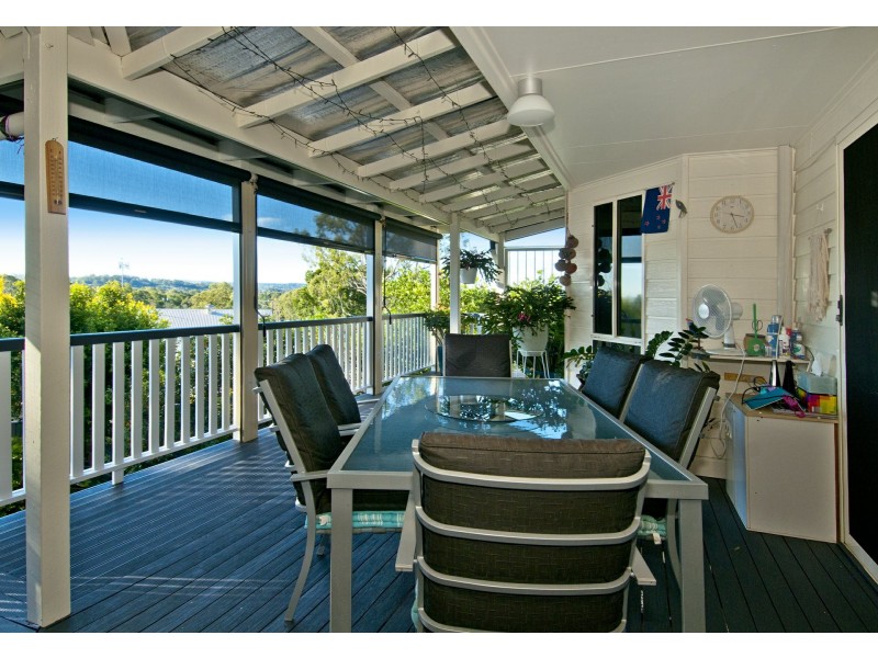 18 Costigan Terrace, Edens Landing QLD 4207