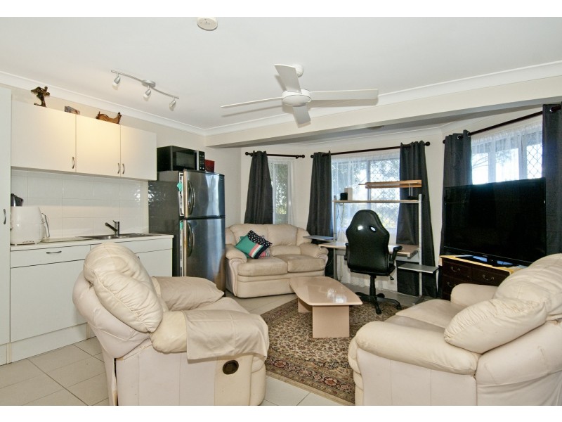 18 Costigan Terrace, Edens Landing QLD 4207