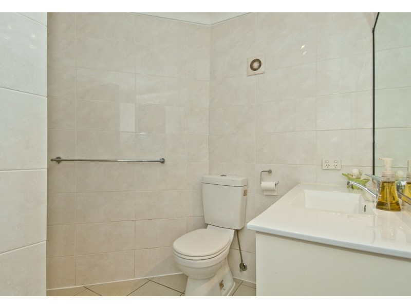 18 Costigan Terrace, Edens Landing QLD 4207