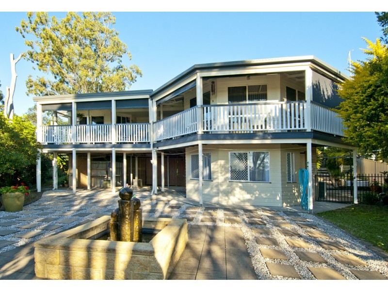 18 Costigan Terrace, Edens Landing QLD 4207