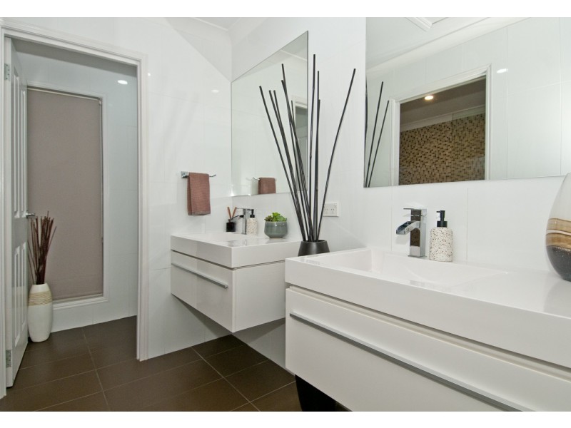 6 Jager Place, Edens Landing QLD 4207