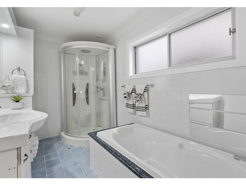 17 Rochester Drive, Mount Warren Park QLD 4207