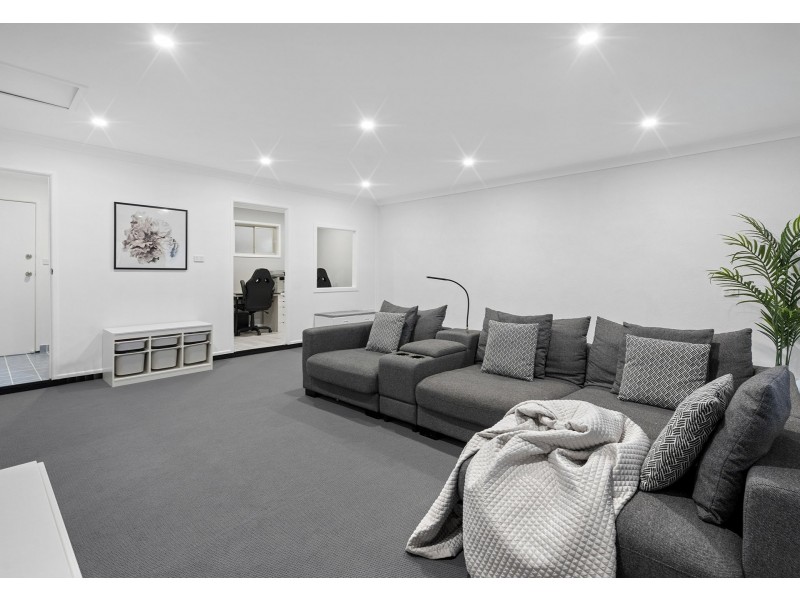 17 Rochester Drive, Mount Warren Park QLD 4207