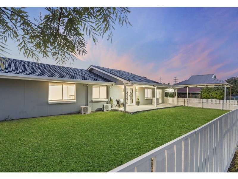 17 Rochester Drive, Mount Warren Park QLD 4207