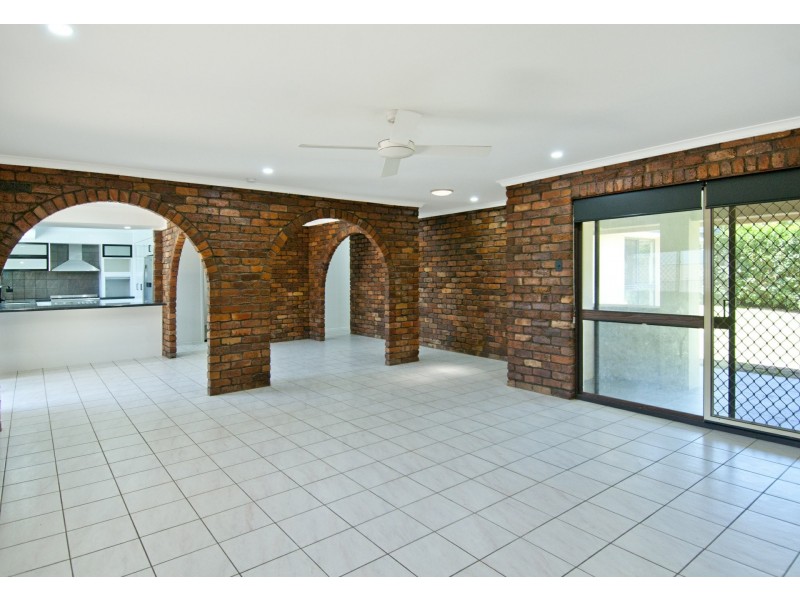 27 Cotswold Street, Mount Warren Park QLD 4207