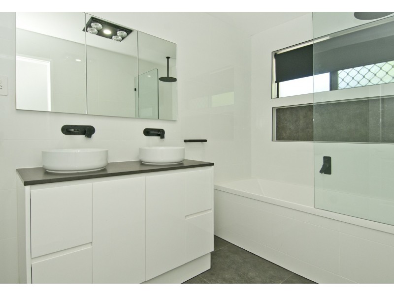 27 Cotswold Street, Mount Warren Park QLD 4207