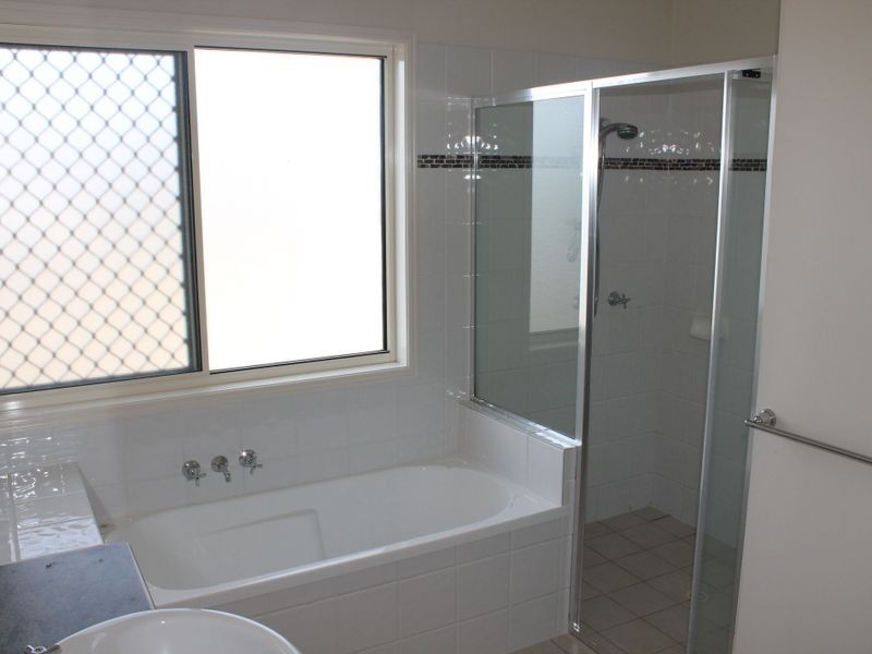 24 Bella Vista Circuit, Edens Landing QLD 4207