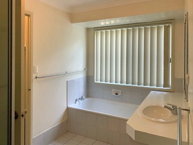 144 Castile Crescent, Edens Landing QLD 4207