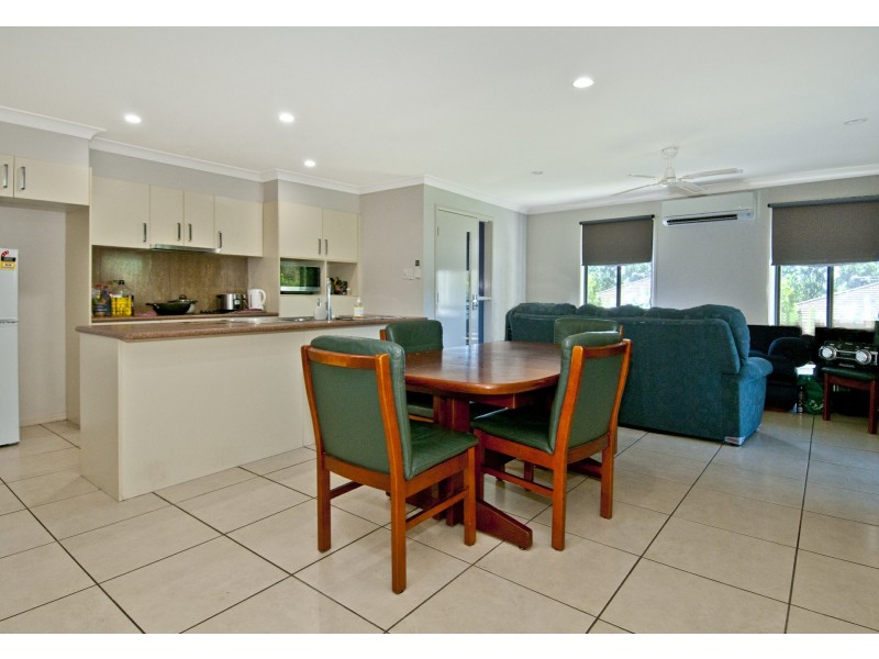 2/2 Wyndham Circuit, Holmview QLD 4207