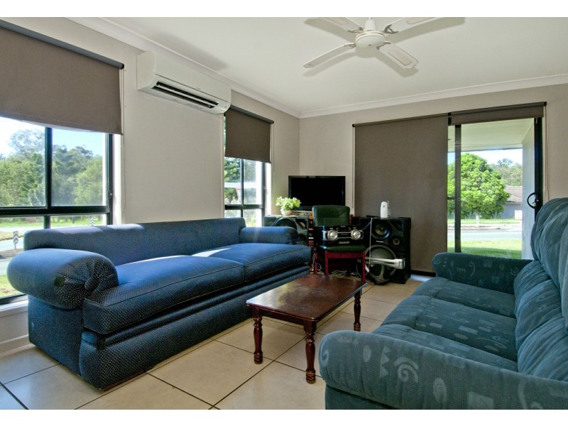 2/2 Wyndham Circuit, Holmview QLD 4207