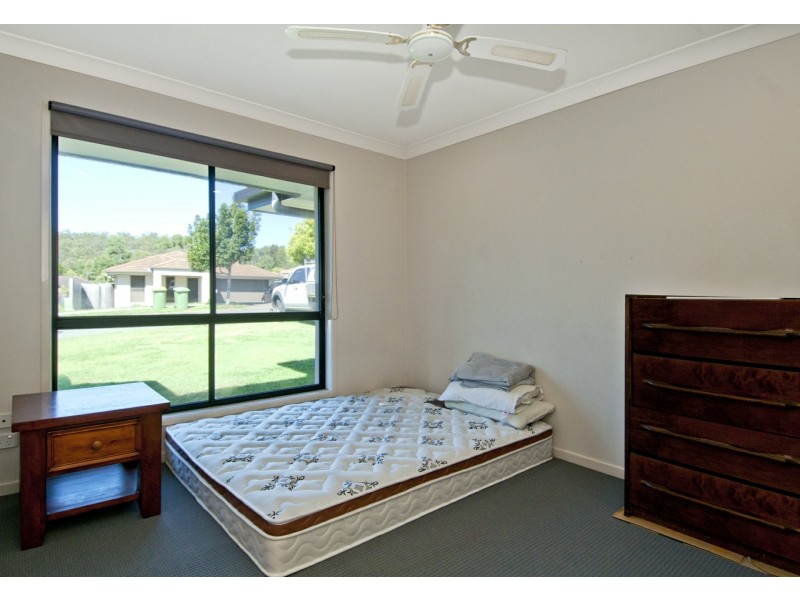 2/2 Wyndham Circuit, Holmview QLD 4207