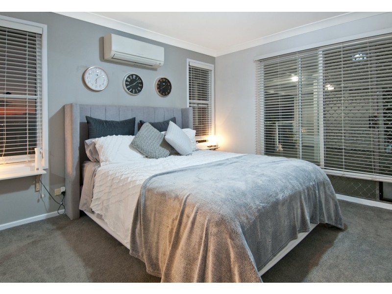 9 Valerie Close, Edens Landing QLD 4207