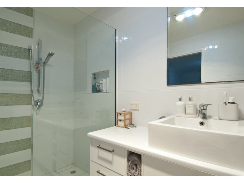 9 Valerie Close, Edens Landing QLD 4207