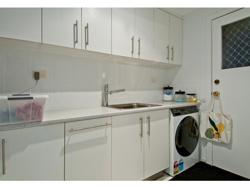 9 Valerie Close, Edens Landing QLD 4207