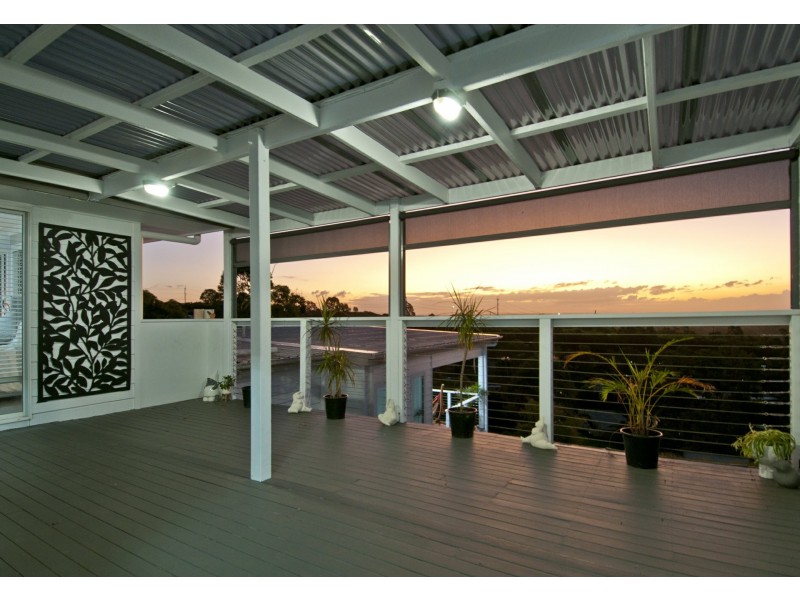 9 Valerie Close, Edens Landing QLD 4207