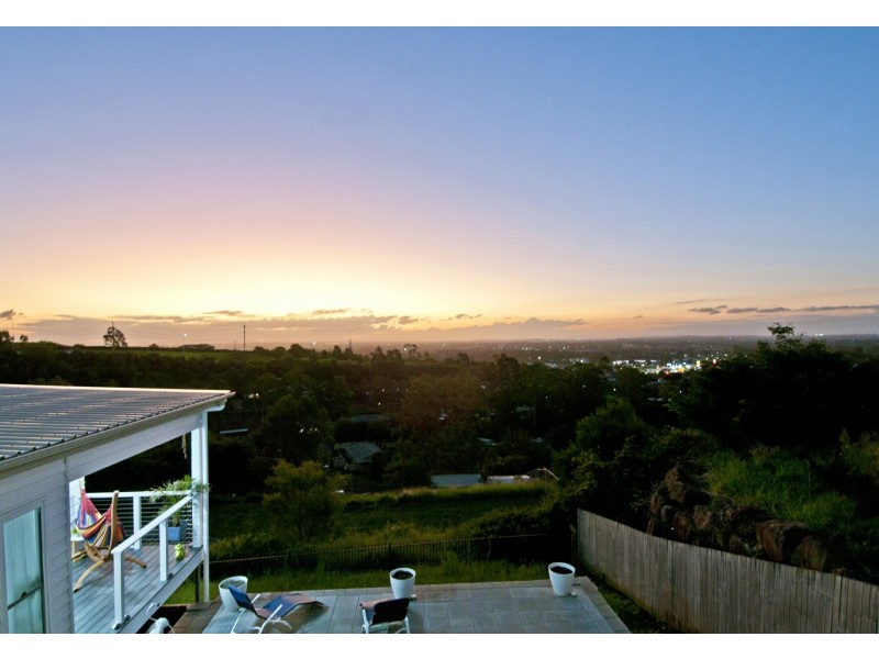 9 Valerie Close, Edens Landing QLD 4207
