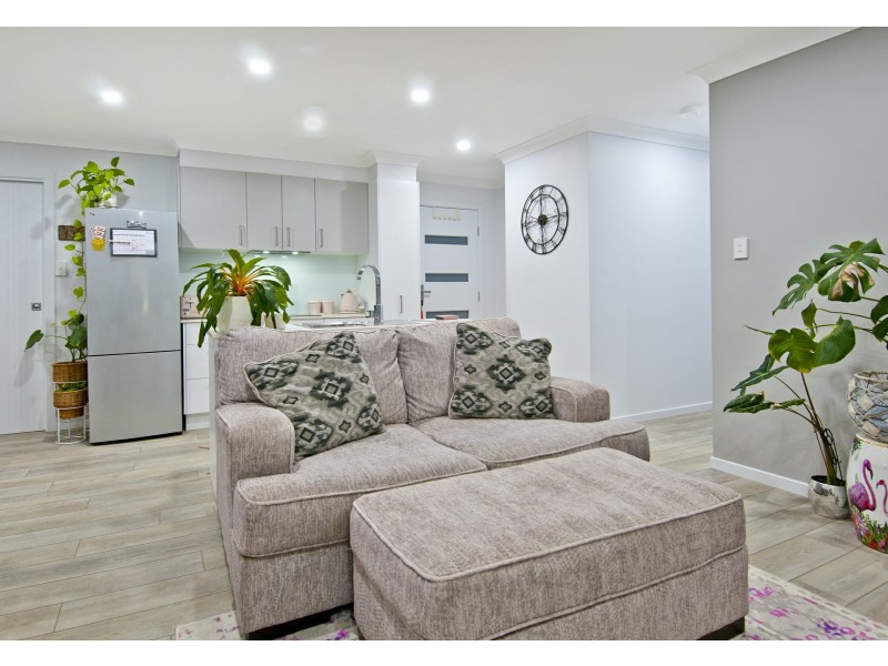 9 Valerie Close, Edens Landing QLD 4207