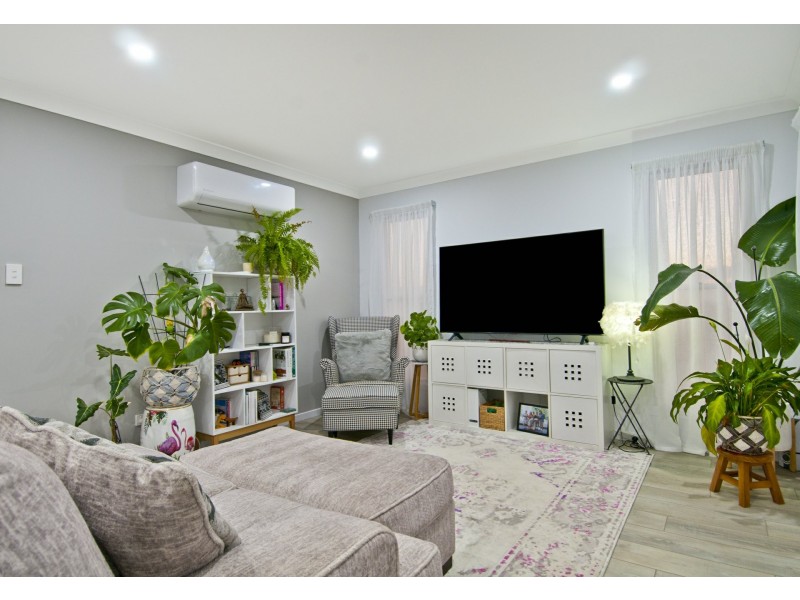 9 Valerie Close, Edens Landing QLD 4207