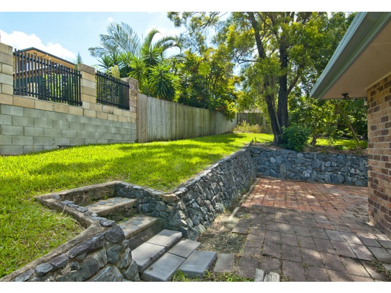 11 Clayton Drive, Edens Landing QLD 4207