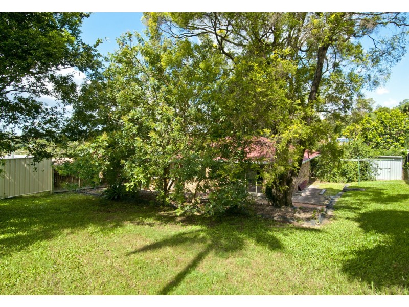 11 Clayton Drive, Edens Landing QLD 4207