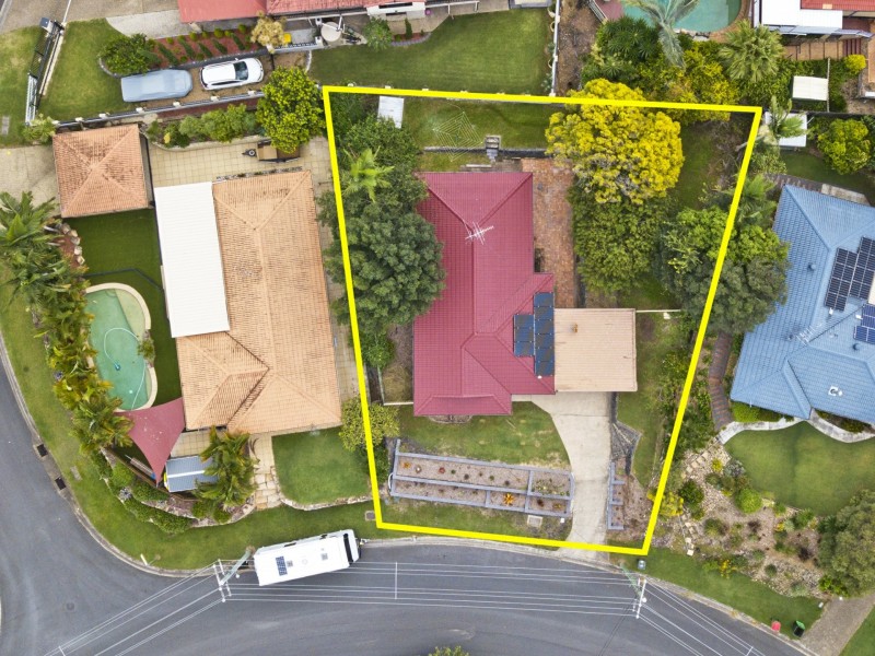 11 Clayton Drive, Edens Landing QLD 4207