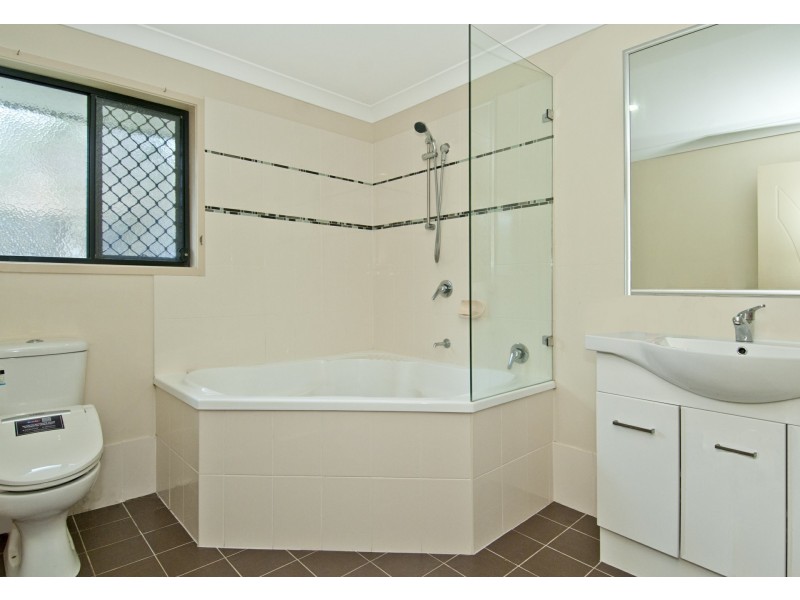 9 Outlook Drive, Waterford QLD 4133