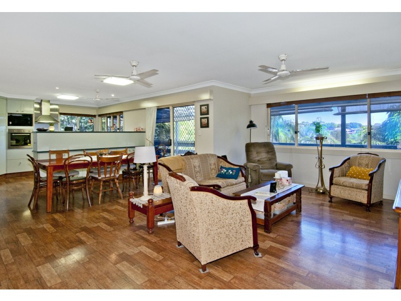 13 Overland Drive, Edens Landing QLD 4207