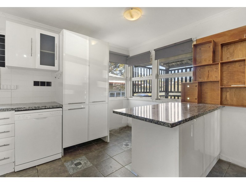 8 Wattle Street, North Booval QLD 4304