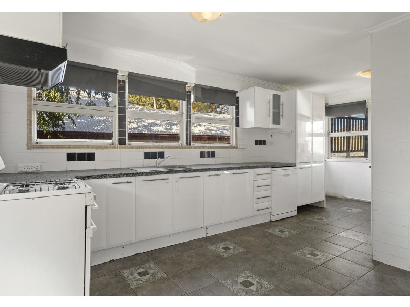 8 Wattle Street, North Booval QLD 4304