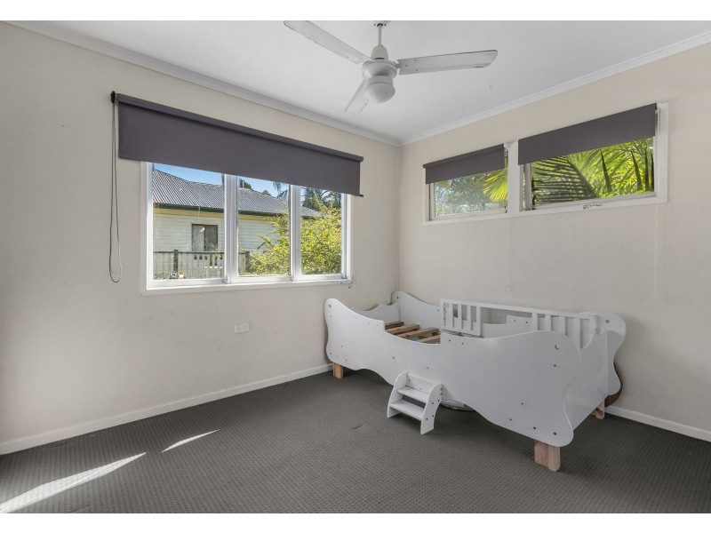 8 Wattle Street, North Booval QLD 4304