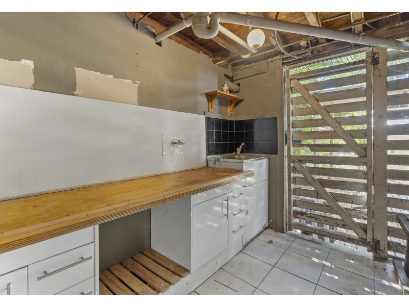 8 Wattle Street, North Booval QLD 4304