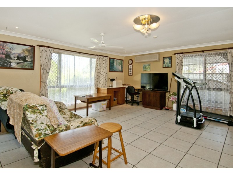 17 Ponderosa Street, Hillcrest QLD 4118