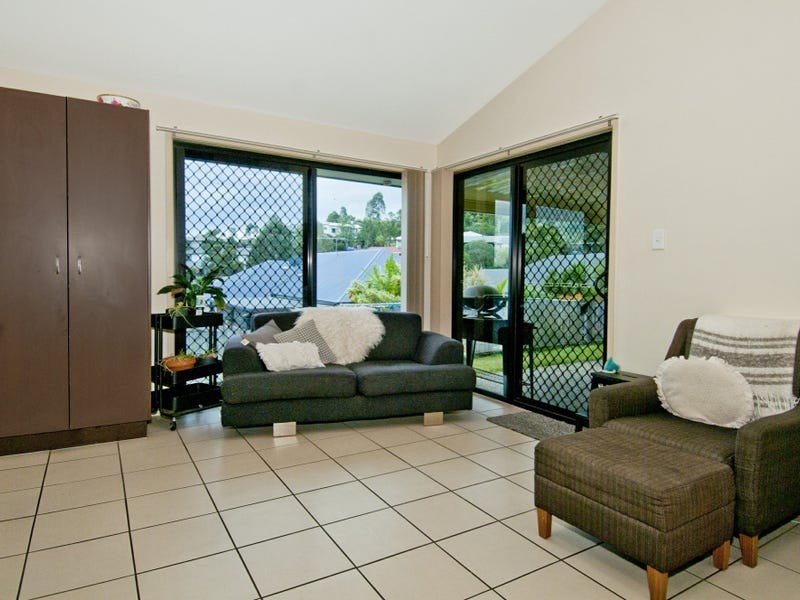 9 Outlook Drive, Waterford QLD 4133