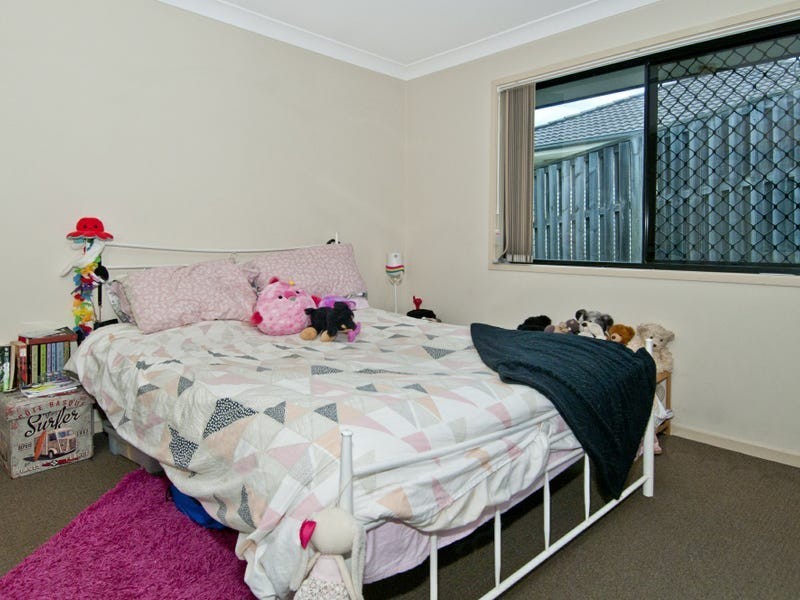 9 Outlook Drive, Waterford QLD 4133