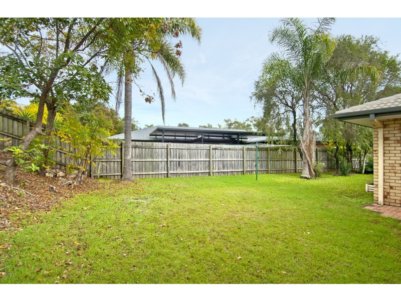 1 Leighton Drive, Edens Landing QLD 4207