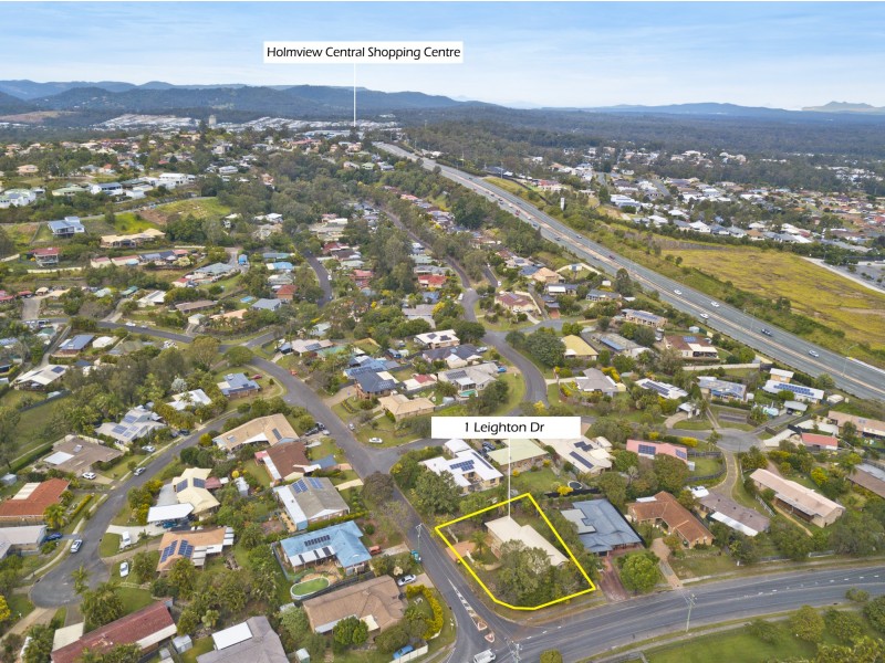 1 Leighton Drive, Edens Landing QLD 4207