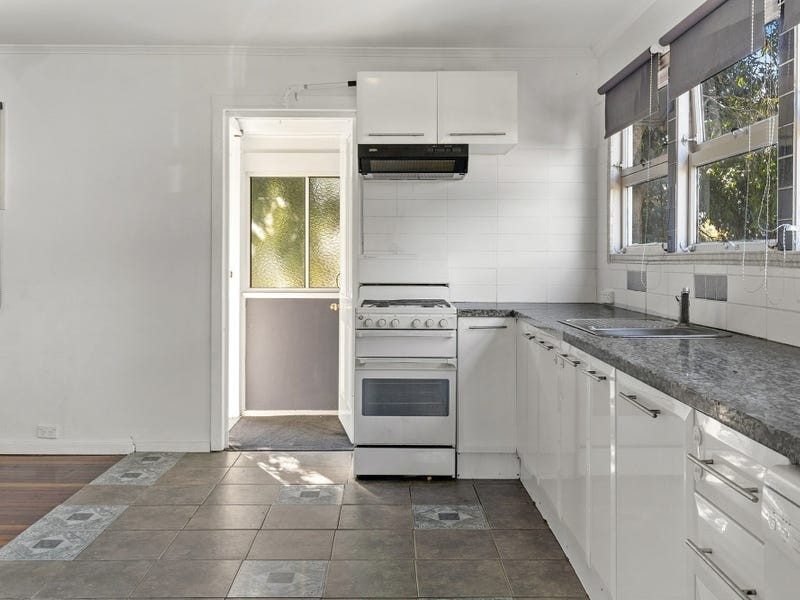 8 Wattle Street, North Booval QLD 4304