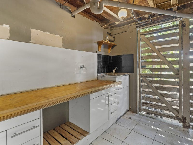 8 Wattle Street, North Booval QLD 4304