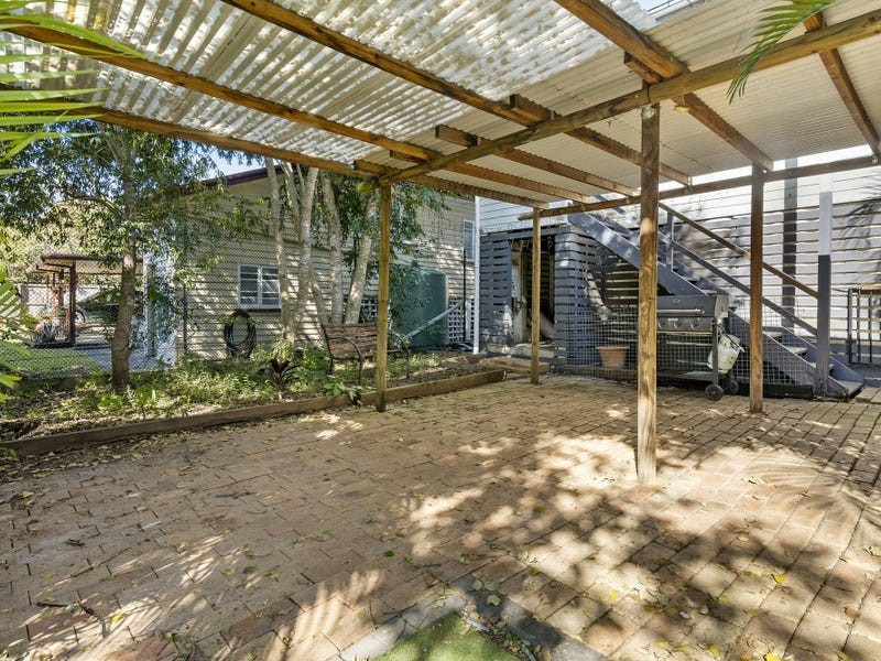 8 Wattle Street, North Booval QLD 4304