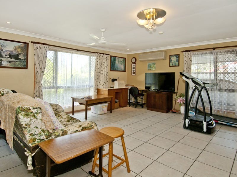17 Ponderosa Street, Hillcrest QLD 4118