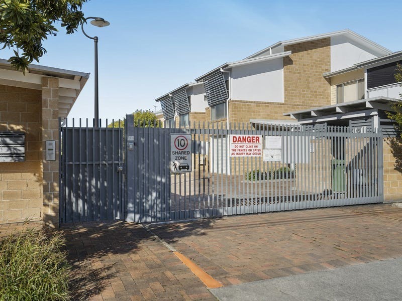 Unit 4/1-5 Anthony Street, Kingston QLD 4114