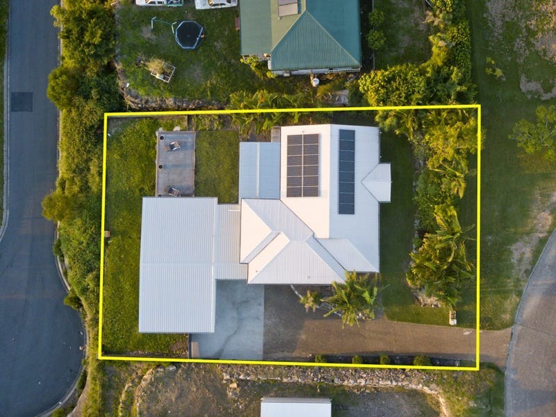 9 Valerie Close, Edens Landing QLD 4207