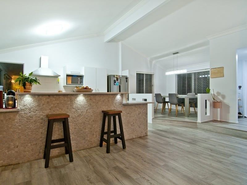 9 Valerie Close, Edens Landing QLD 4207