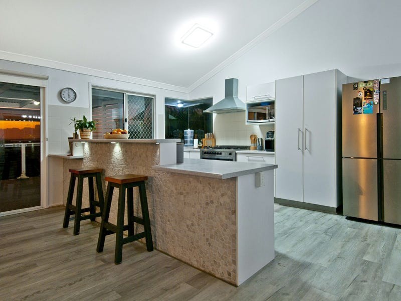 9 Valerie Close, Edens Landing QLD 4207