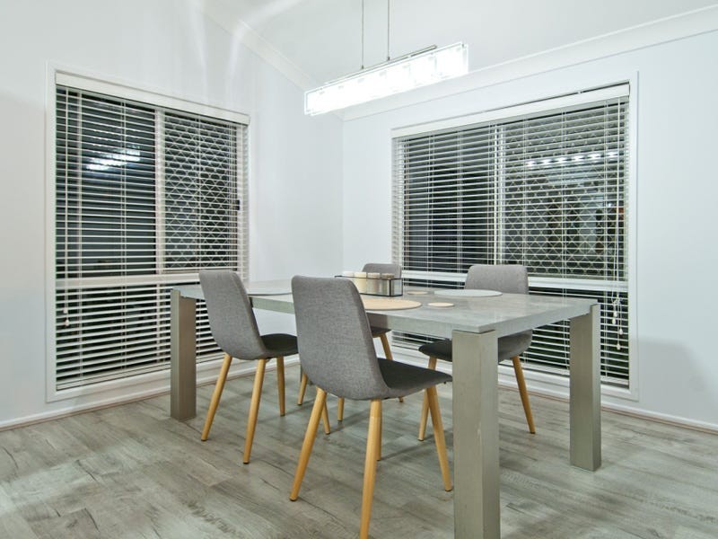 9 Valerie Close, Edens Landing QLD 4207