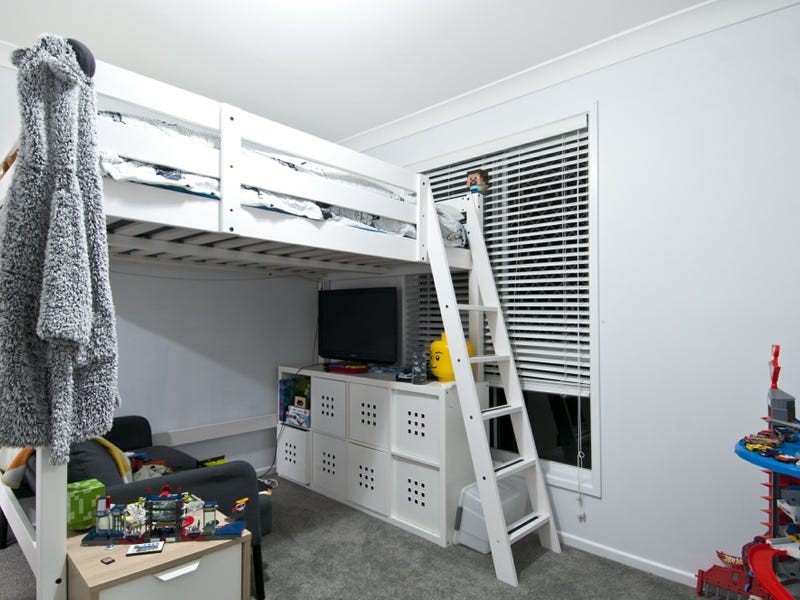 9 Valerie Close, Edens Landing QLD 4207